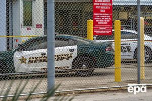 Жертвами стрельбы в американской школе стали 17 человек