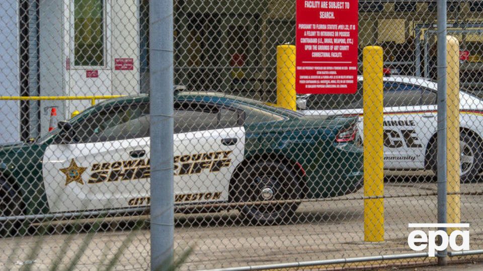 Жертвами стрельбы в американской школе стали 17 человек