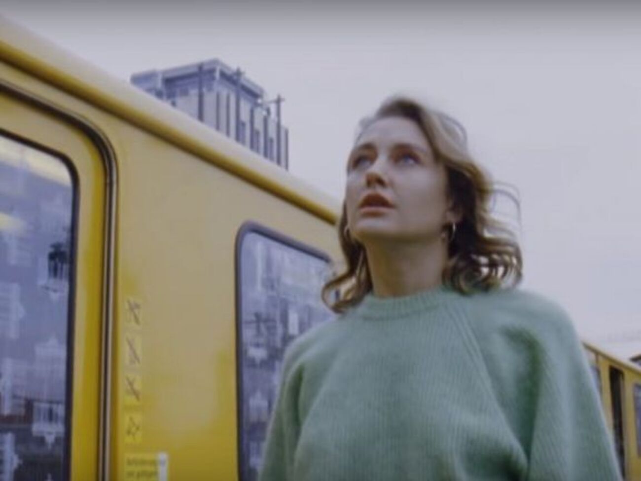 Layah снимала клип в метро Берлина