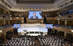 Порошенко: Посмотрите на кибератаки, направленные не только на избирательные кампании, но и на нашу критическую инфраструктуру