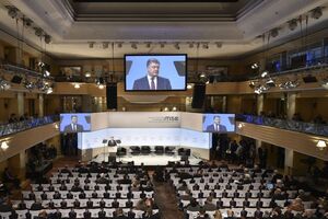 Порошенко: Посмотрите на кибератаки, направленные не только на избирательные кампании, но и на нашу критическую инфраструктуру