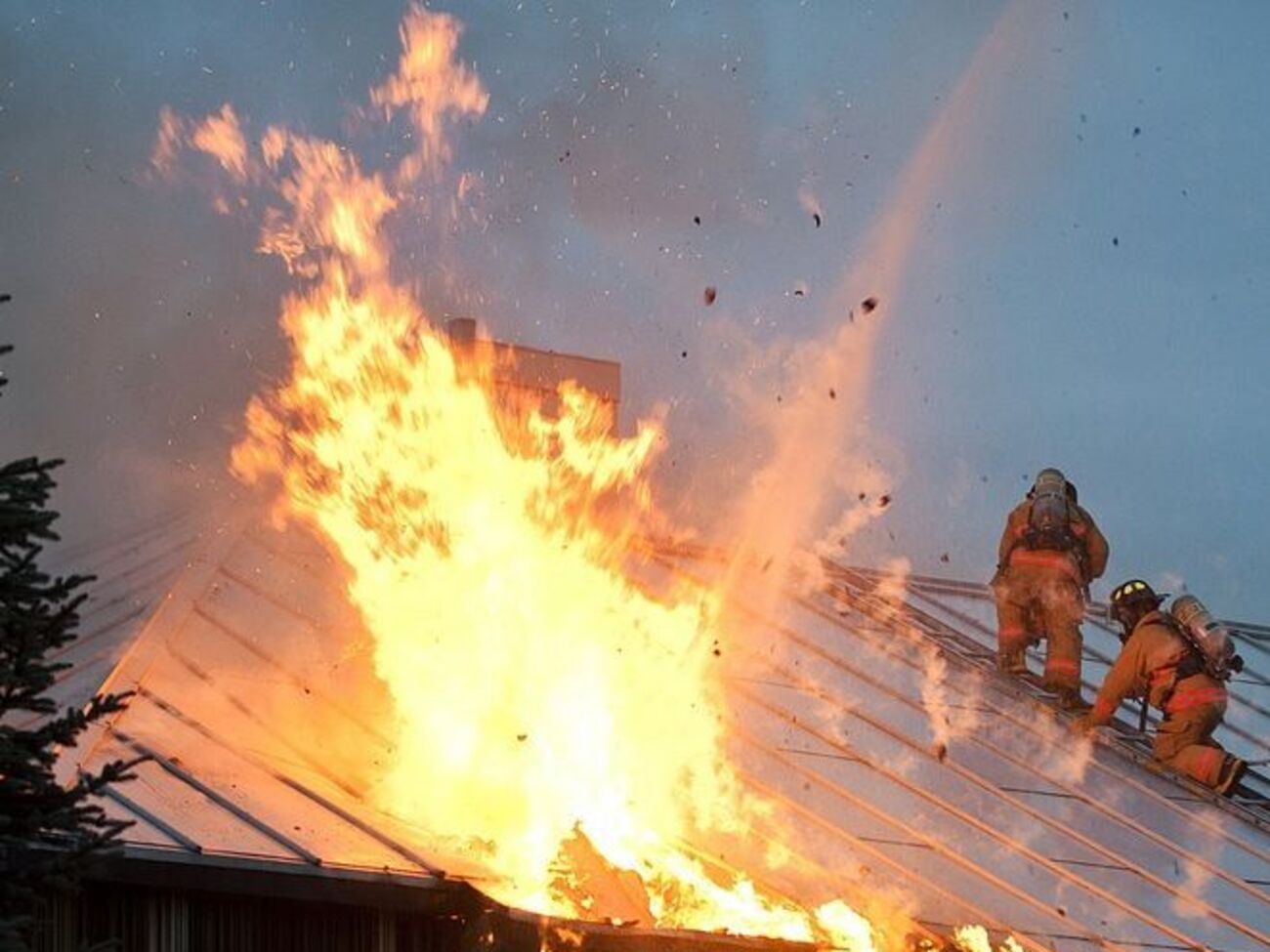 Жертвами инцидента стали сотрудники станции и их родственники, проживавшие в здании