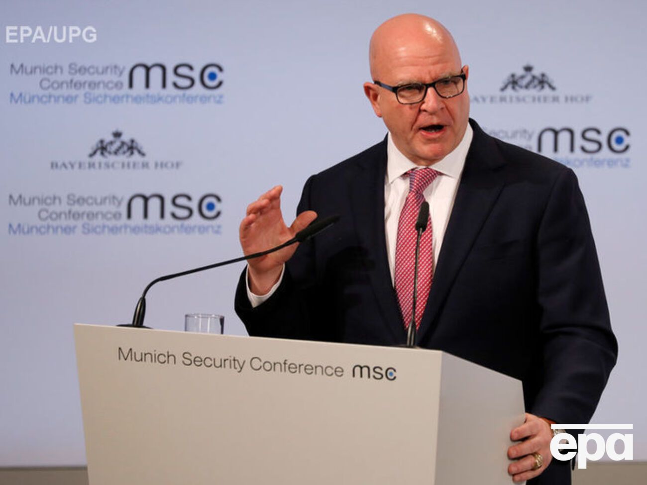 Макмастер (на фото): Публичные учетные записи и фотографии ясно показывают, что использование химического оружия Асадом продолжается