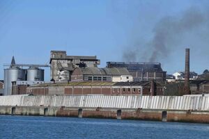 На місці події працювали приблизно 40 пожежних, рятувальники й поліція