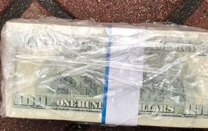 Директора "Элита-Центра" и его сообщника задержали за вымогательство $50 тыс.