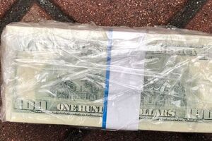 Директора "Еліта-Центру" і його спільника затримали за вимагання $50 тис.