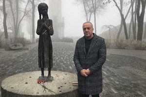 Несколько месяцев назад Хасон посетил музей "Мемориал жертв Голодомора"