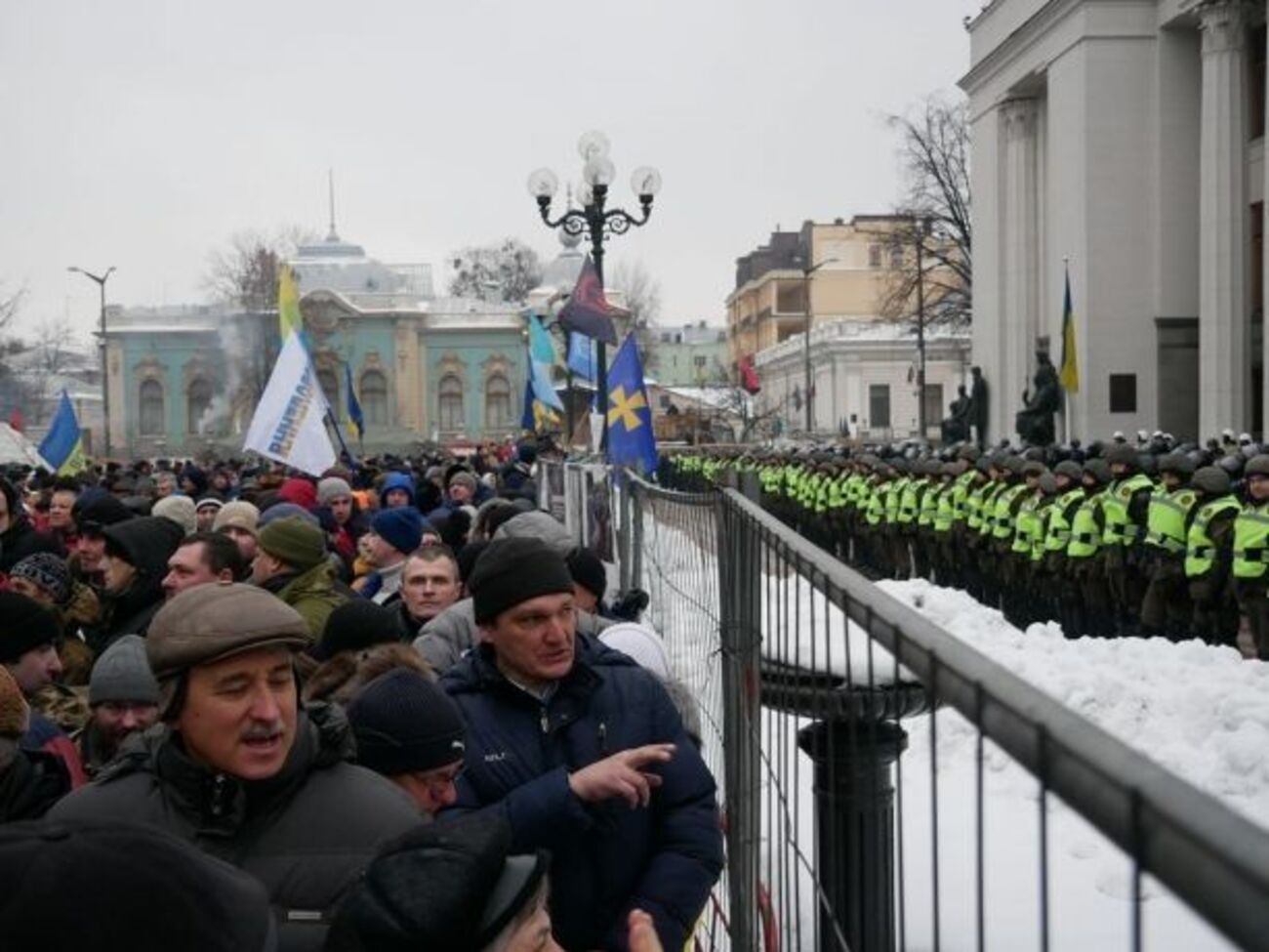 Раду оточено нацгвардійцями