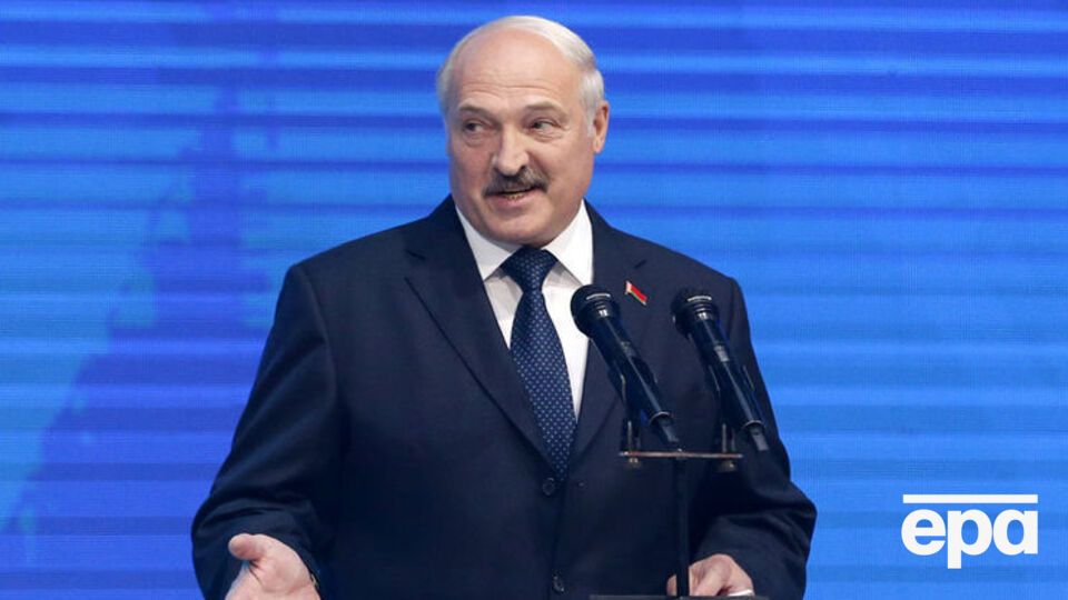 Лукашенко о конфликте на востоке Украины: Дерутся наши братья. Война идет, брат против брата пошел. Разве это нормально?