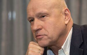 Рыбачук: На Майдане меня больше всего все-таки поразил дух студентов. Идет дождь. Они сидят на бетоне, в плащах из целлофана. Словно воробушки. Им по 17-18 лет. И я понимал, что они не уйдут