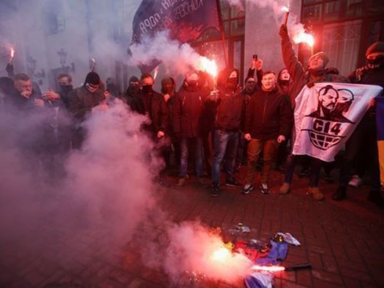 Посольство России в США: Это далеко не первый случай нападения радикалов на российские дипломатические учреждения в Украине