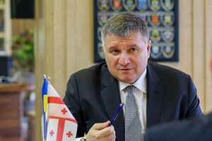 Аваков: Человек тогда заслужил наградное оружие боевыми действиями