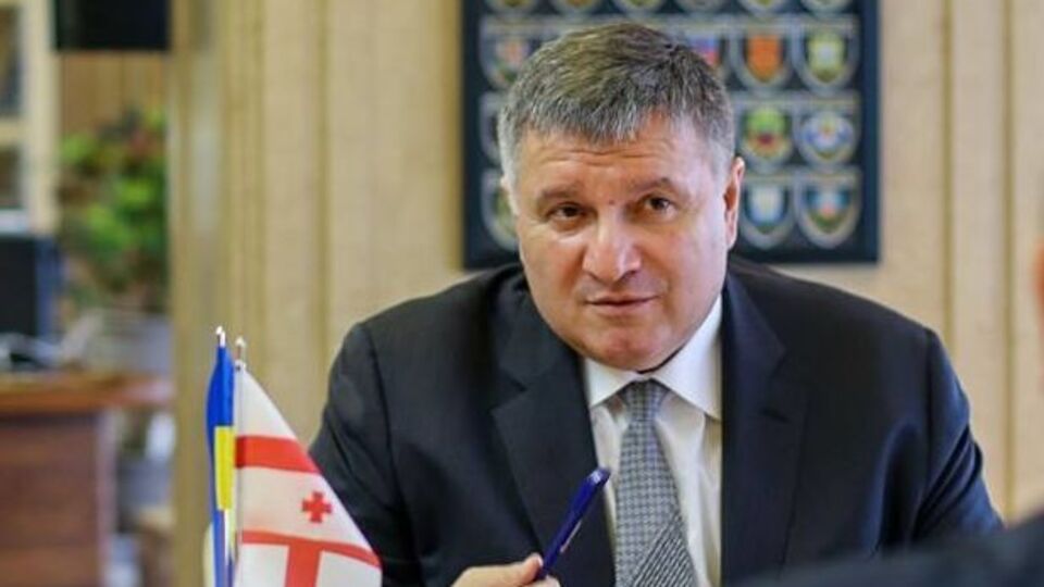 Аваков: Человек тогда заслужил наградное оружие боевыми действиями