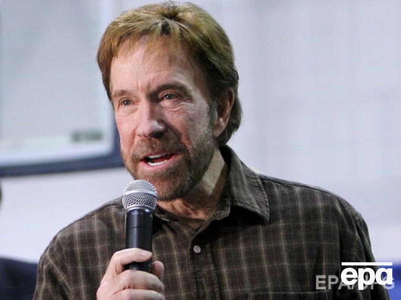 Норрису сейчас 77 лет