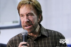 Норрису сейчас 77 лет