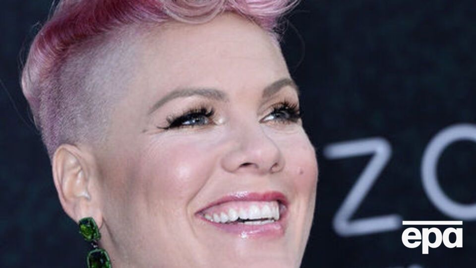 Pink показала снимок 1997 года