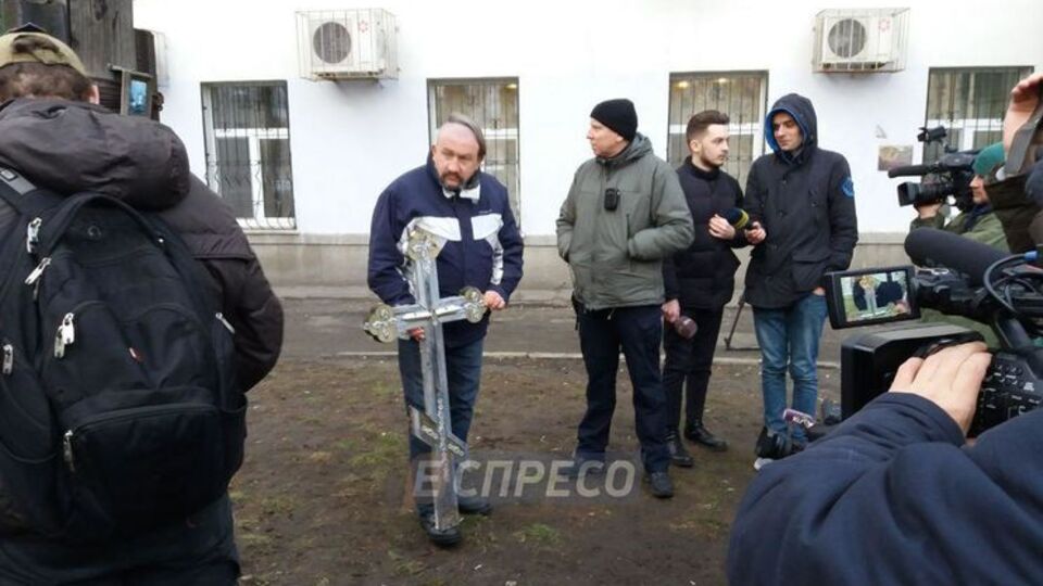 Активісти планують віднести хрест в один із храмів УПЦ МП