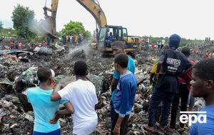 Мусор засыпал семь домов