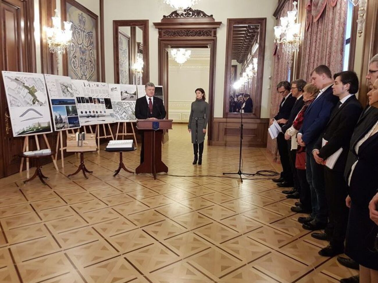 Порошенко: Сьогодні ми вшановуємо пам'ять героїв Небесної сотні