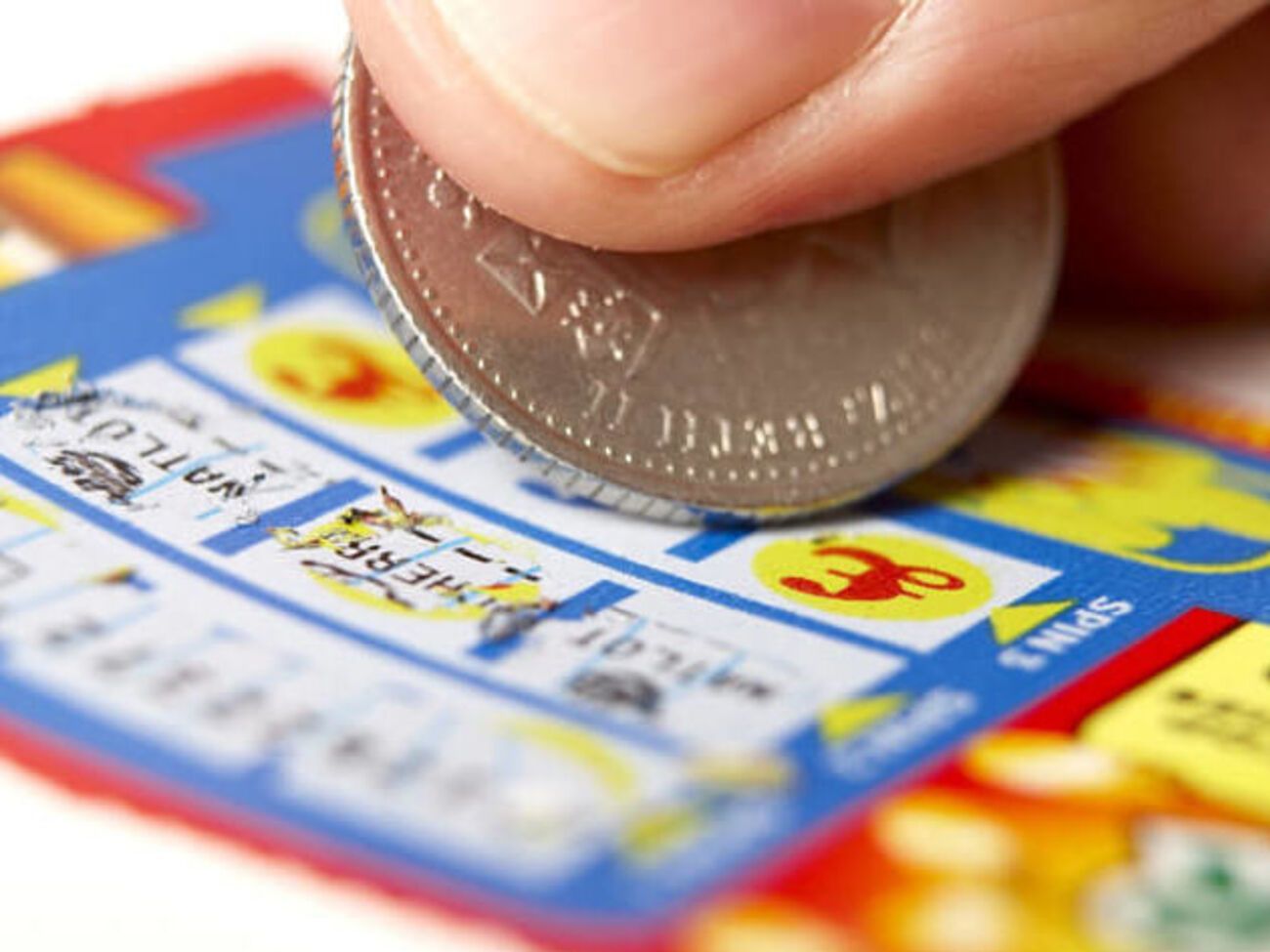 В затягивании процесса принятия лицензионных условий заинтересованы участники черного игорного рынка, отмечает агентство