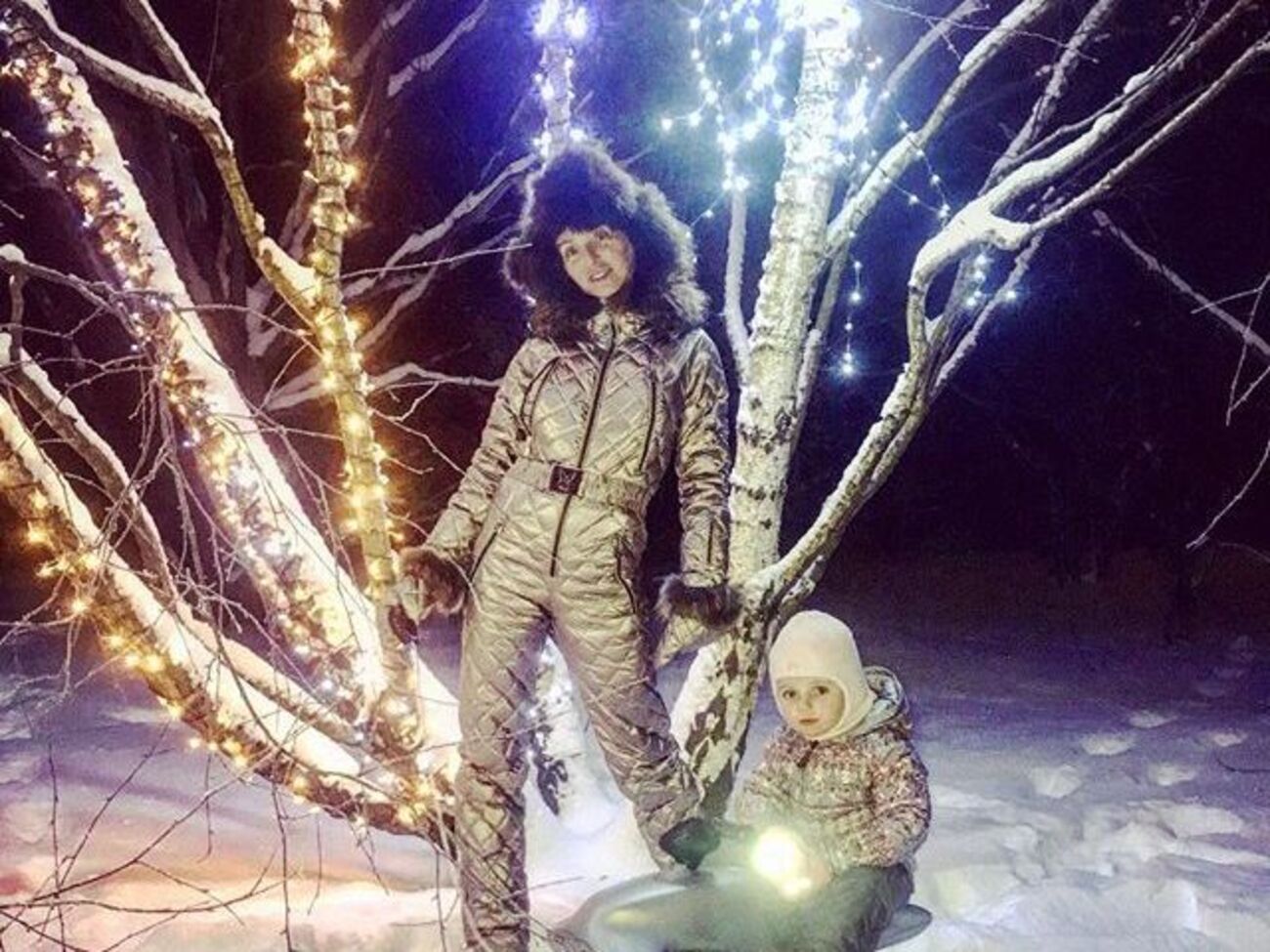 Навка сняла на видео свою дочь во время исполнения ею песни и танца