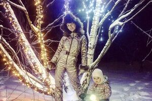 Навка сняла на видео свою дочь во время исполнения ею песни и танца