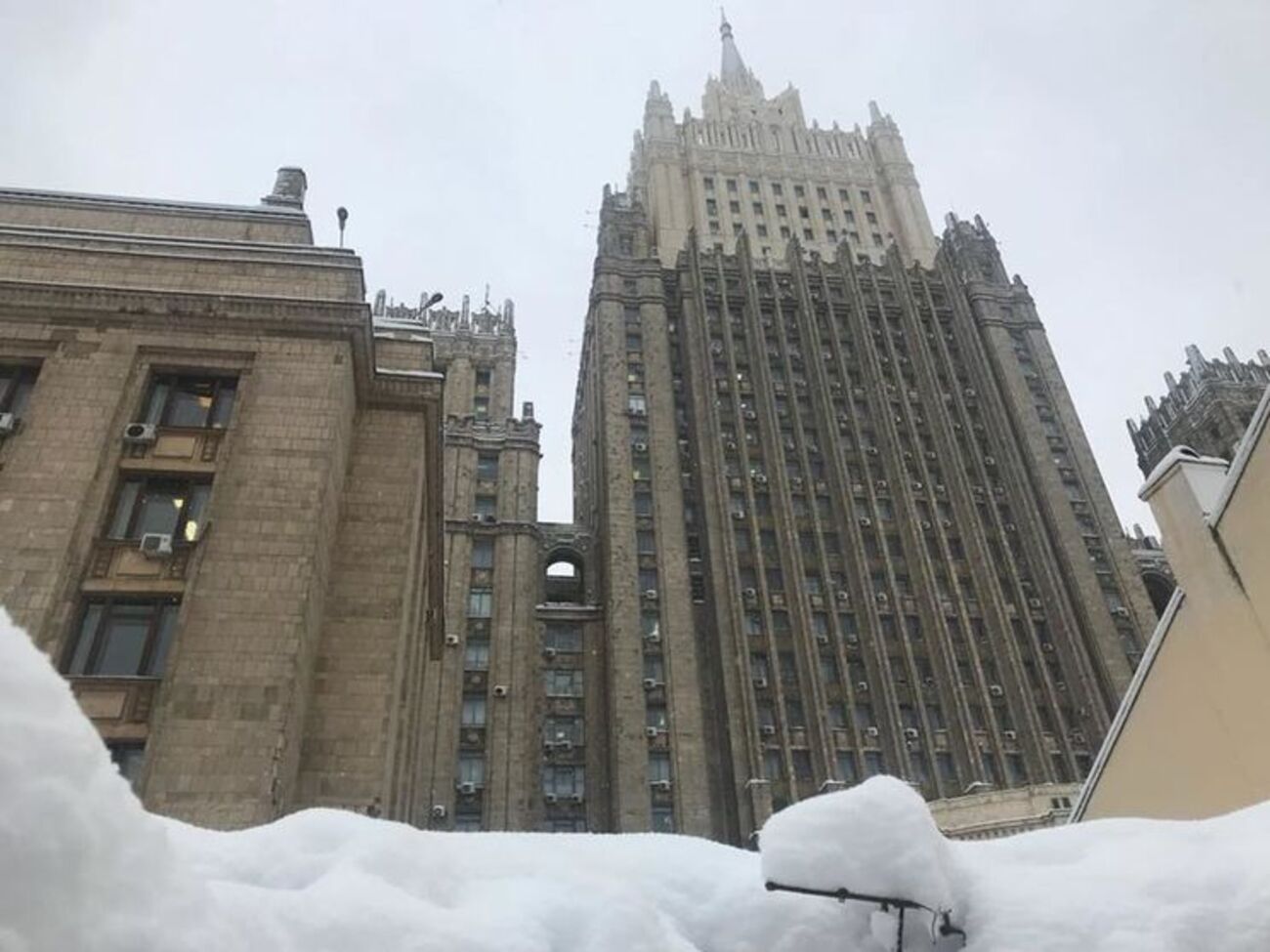 Раненные в Сирии россияне проходят лечение в различных медучреждениях, заявили в МИД РФ