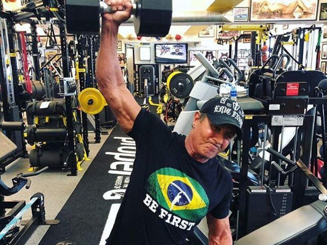 Сталлоне:&nbsp;Пожалуйста, игнорируйте эту чушь. Жив, счастлив и здоров