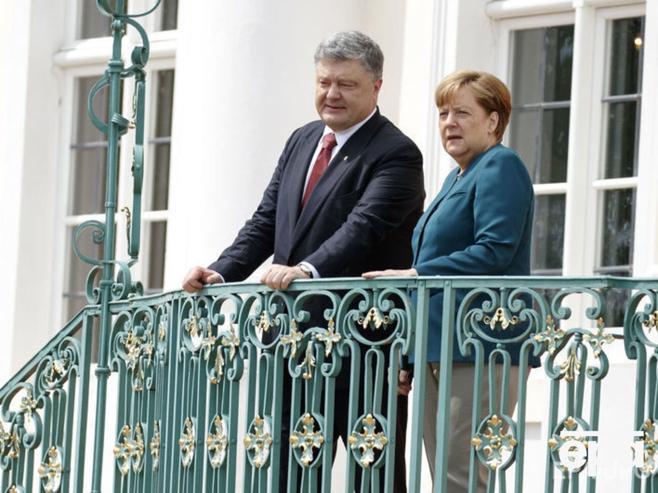 Порошенко і Меркель поспілкувалися телефоном