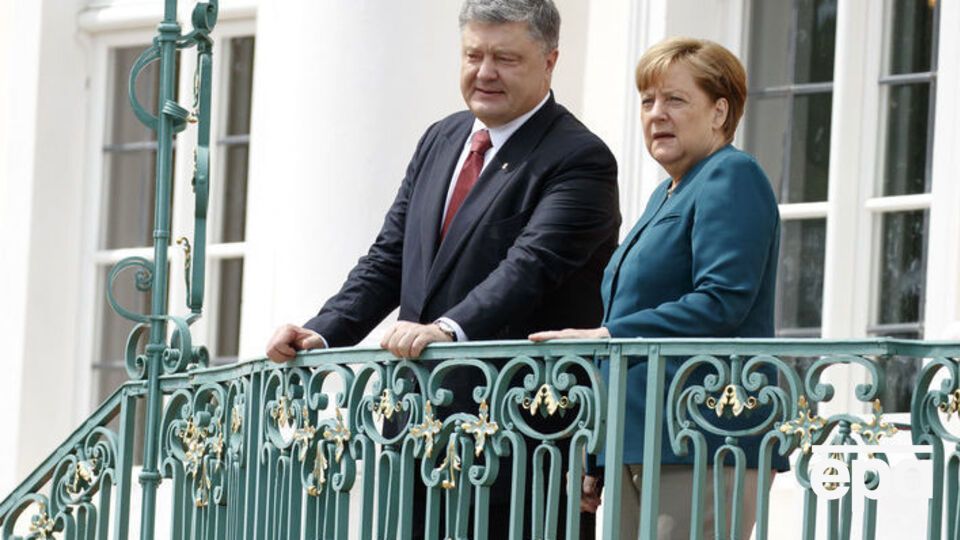 Порошенко і Меркель поспілкувалися телефоном
