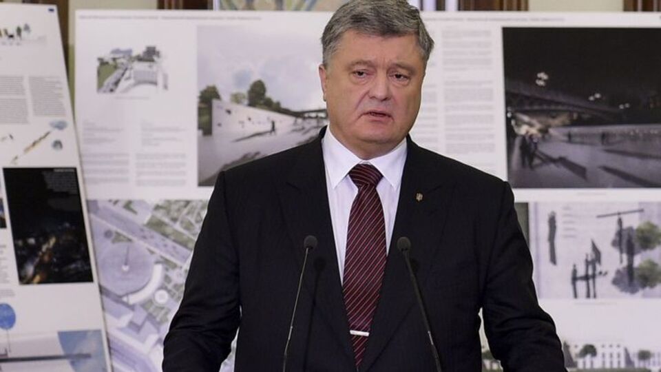 Порошенко: Украина остается преданной мирному урегулированию ситуации на оккупированном Донбассе