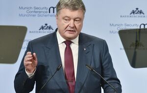 Порошенко: Зусиллями попереднього президента і міністрів армію було знищено