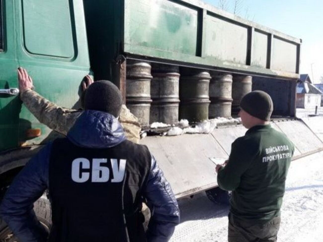 Военные продавали горючее фермерам