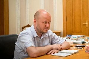 Може, улаштувати між Капліним, Кивою і Добкіним криваву лютневу соціалістичну революцію?