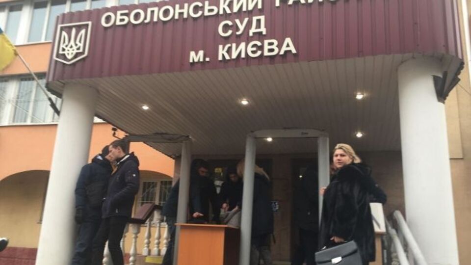 Здание суда сегодня утром усиленно охраняли