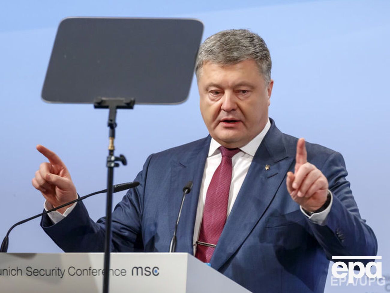 Адвокат Януковича: Порошенко мав витратити на допит достатньо часу
