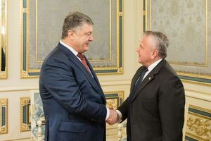 Порошенко і Салліван підтвердили необхідність збереження санкцій щодо РФ