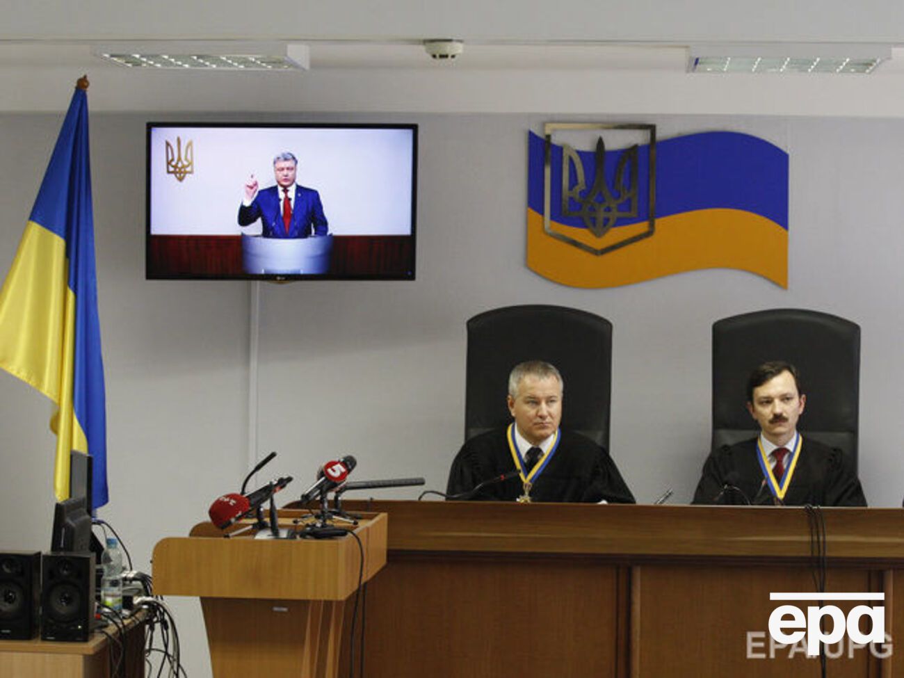 Журналістка поскаржилася, що для допуску в суд дівчат примушували роздягнутися до білизни