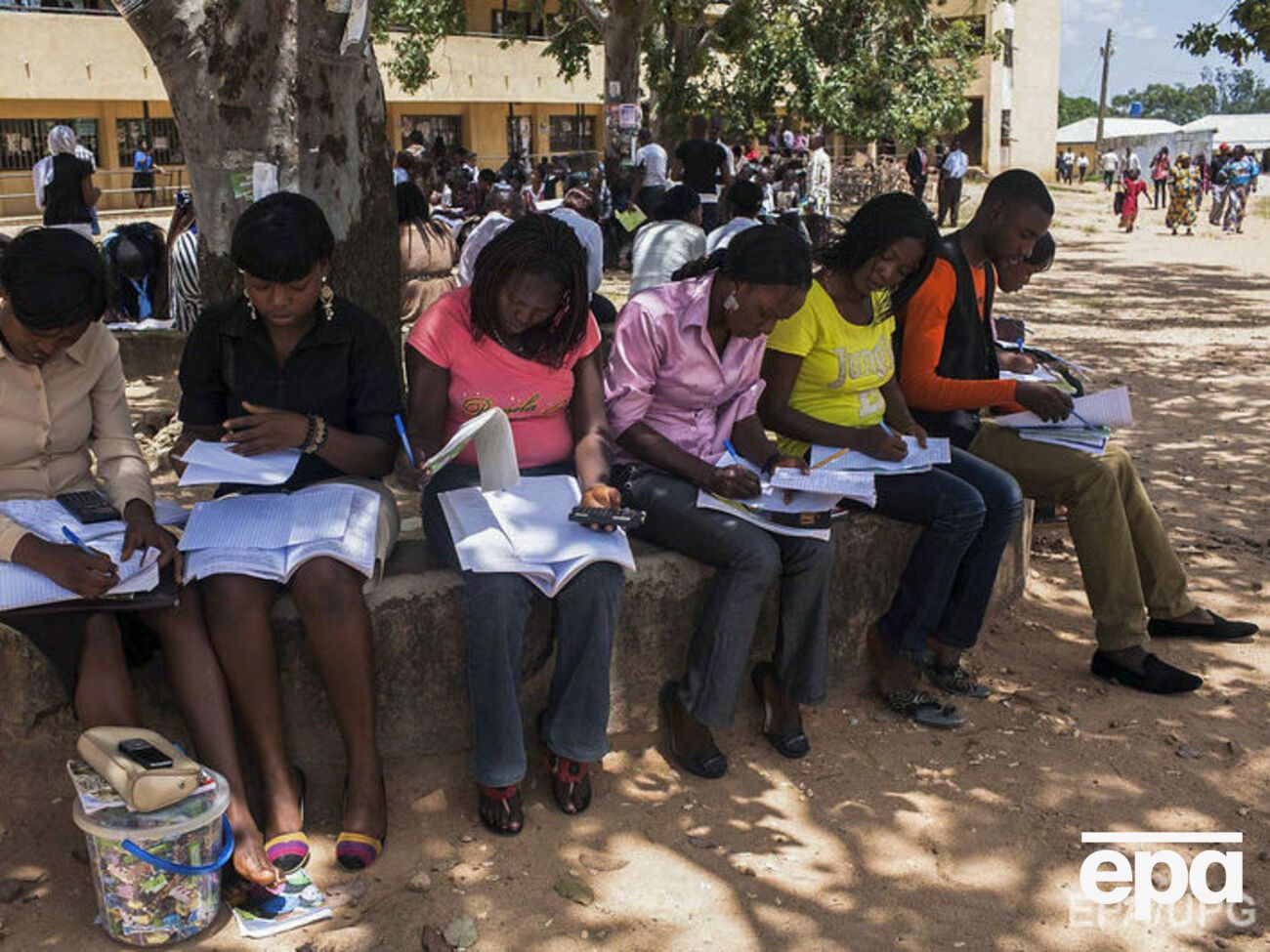 После нападения боевиков пропали десятки школьниц