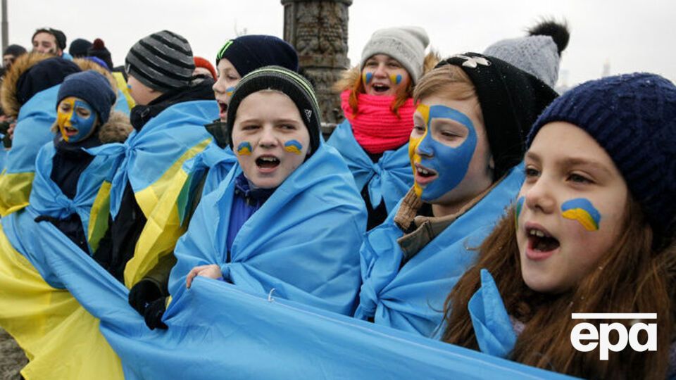 Більшість українців уважає, що українська мова має бути єдиною державною