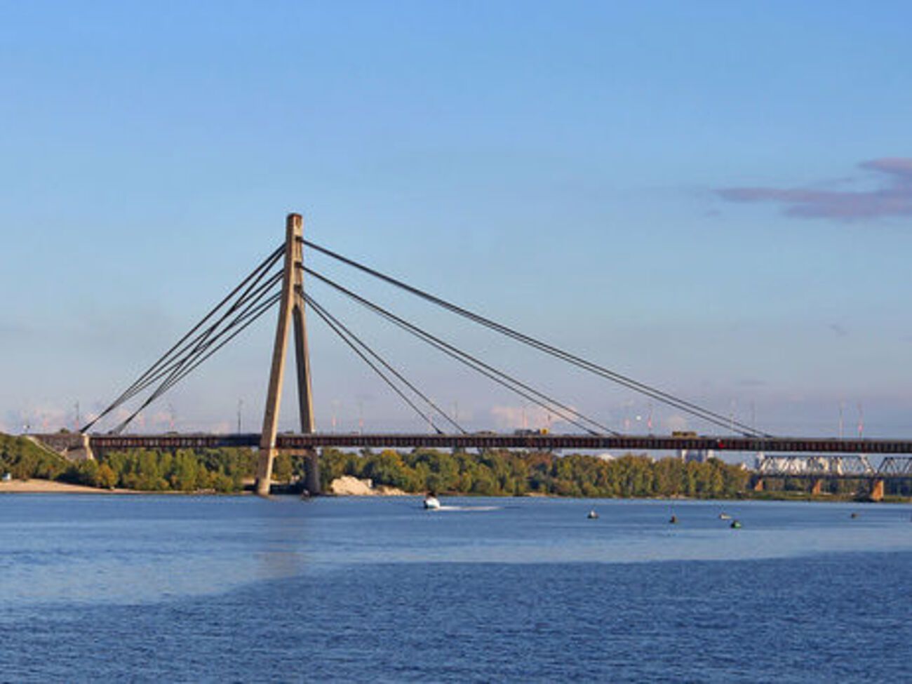 Московский мост предлагали переименовать в Троещинский или имени Степана Бандеры