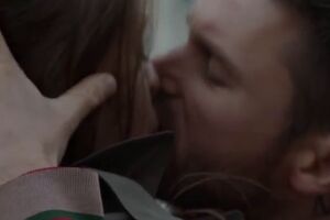 Лазарев в ролике появляется пронзенный копьем