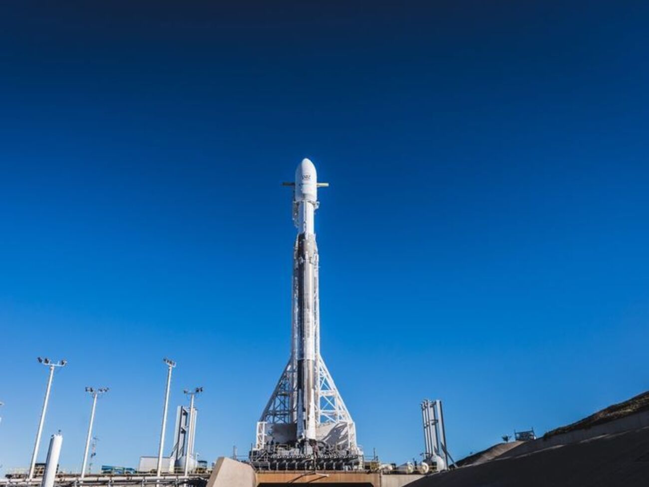 SpaceX будет в прямом эфире транслировать запуск Falcon 9