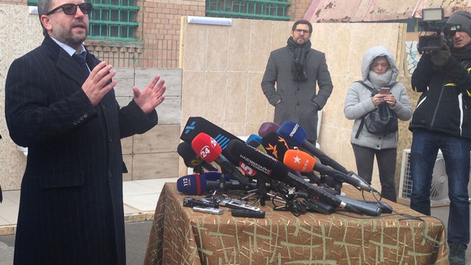 Денис Чернишов під час зустрічі із журналістами на території Лук'янівського СІЗО