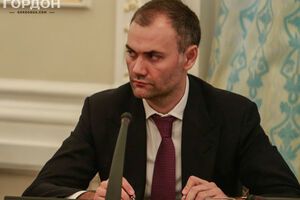 Суд закрыл дело против Колобова