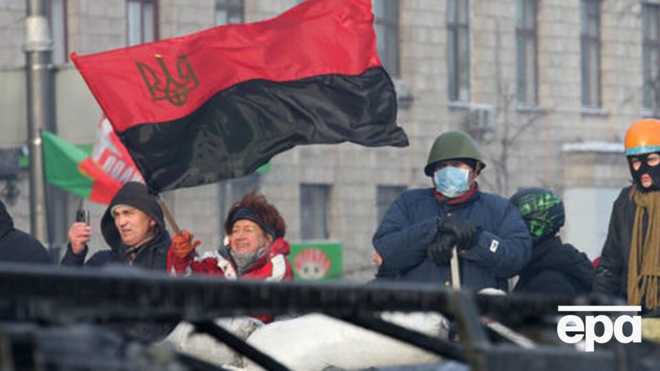 У Чернівцях будуть вивішувати червоно-чорний прапор