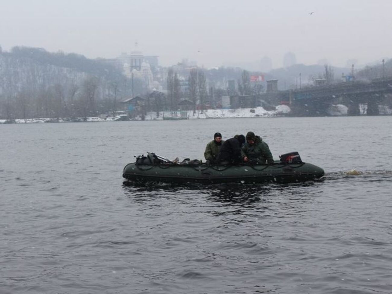 Тело девушки ищут в Днепре