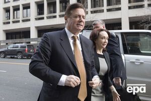 По версии следствия, Манафорт тратил офшорные деньги на предметы роскоши и недвижимость