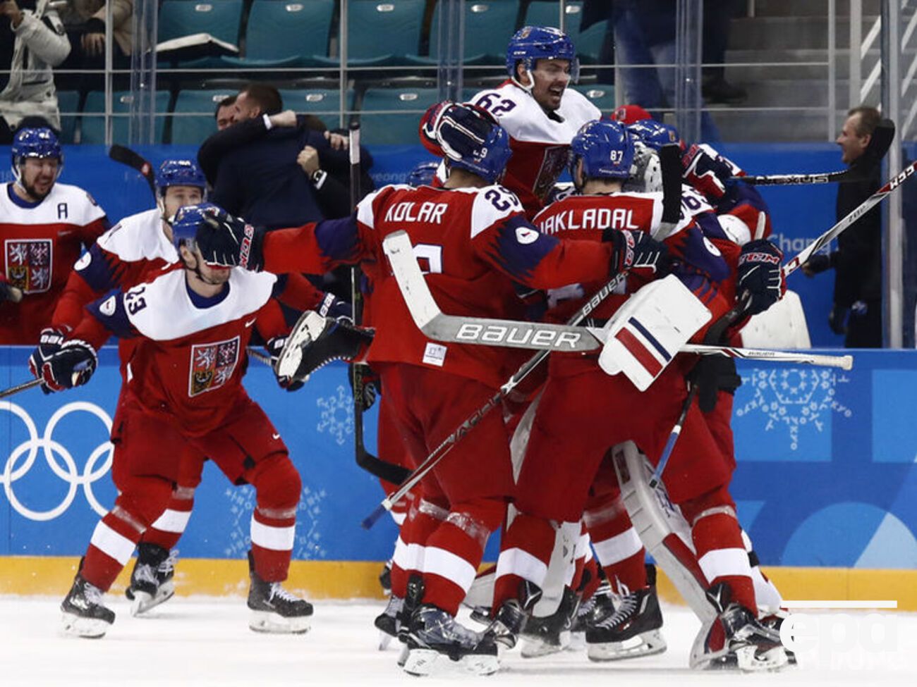 Чехов просили отказаться от красной формы