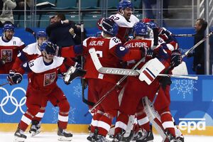 Чехов просили отказаться от красной формы